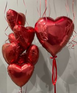 Balonu svētku noformējums ar sirdīm